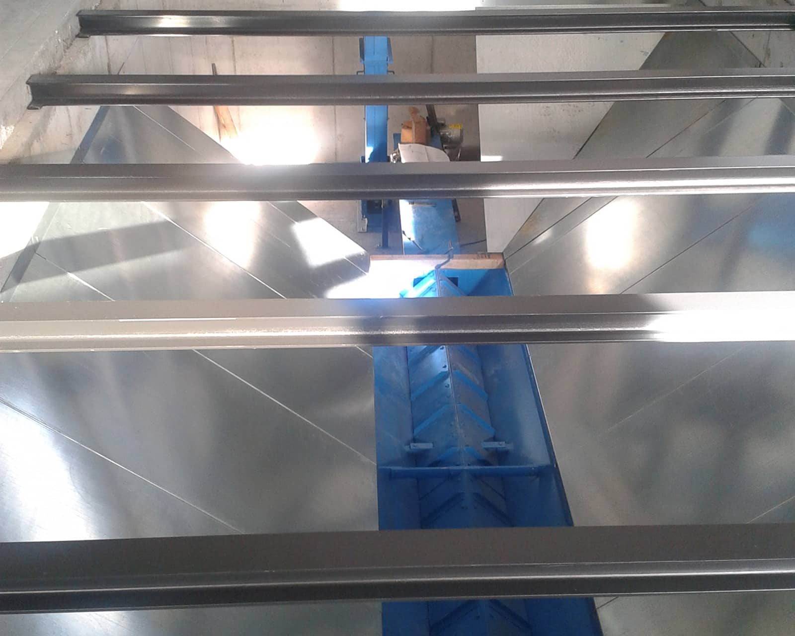 Cabine de grenaillage avec vis sans fin