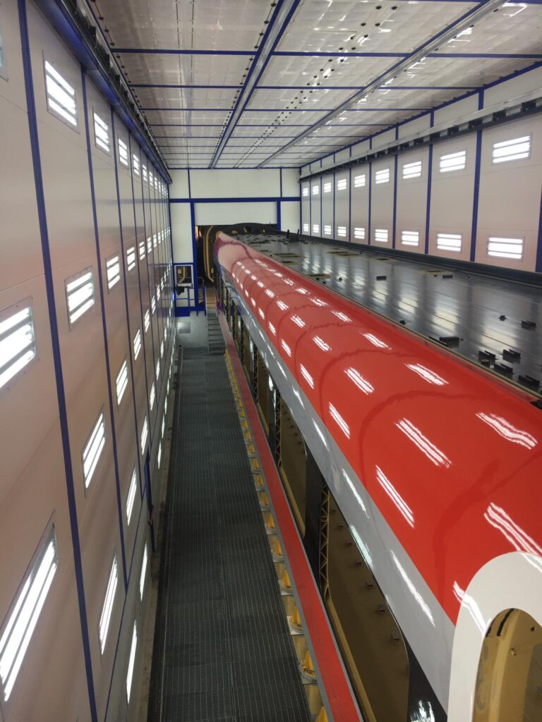 Cabine de peinture liquide à ventilation verticale, photo 1