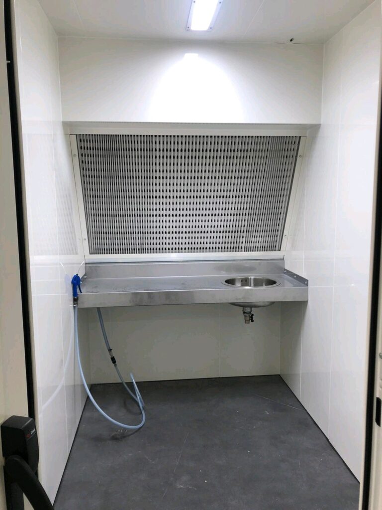Cabine de peinture liquide à ventilation verticale, photo 17