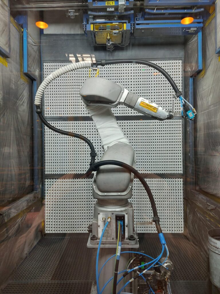Cabine de peinture liquide avec robot intégré, photo 4